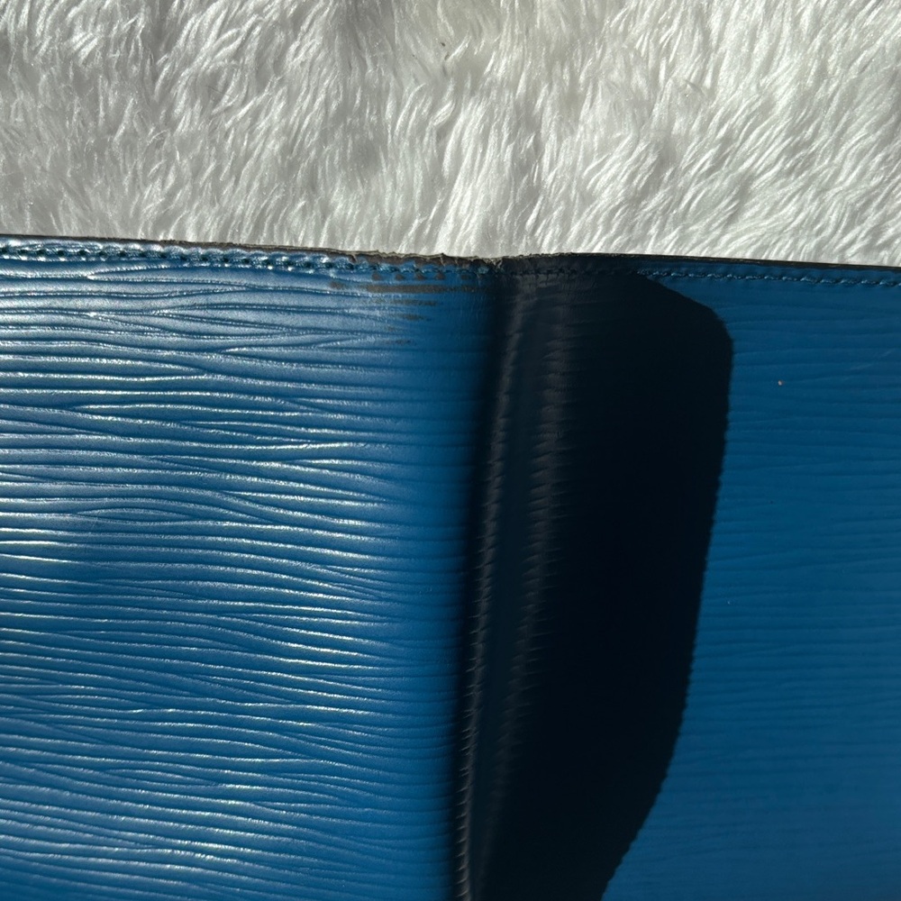 Louis Vuitton Deep Blue Card Holder damaged - Picture 4 of 6